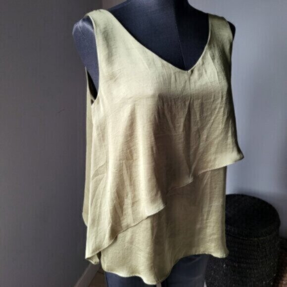 Frank Lyman Green Satin Sleeveless  Blouse NWT Sz 8 - Picture 8 of 13